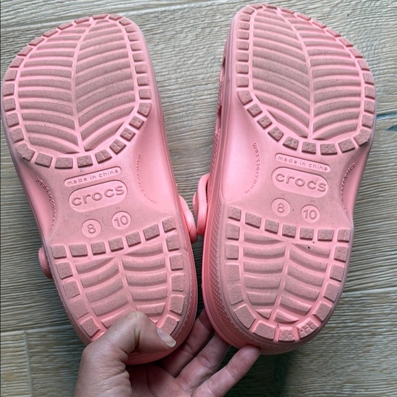 CROCS Melon colored Sandals with Perforated Design and Rotating Heel Strap - Picture 2 of 4